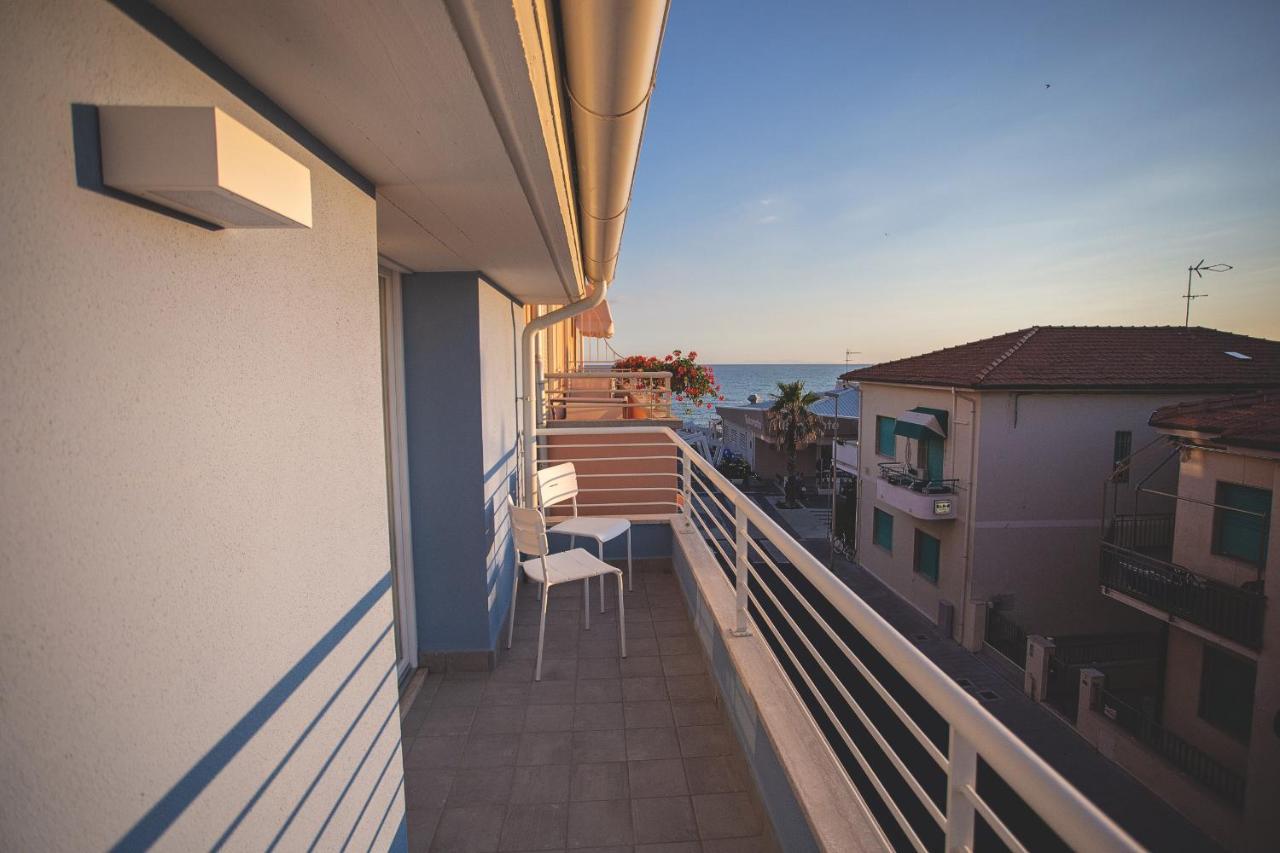 Via Siena 4 - Suites & Rooms Marina di Cecina Kültér fotó