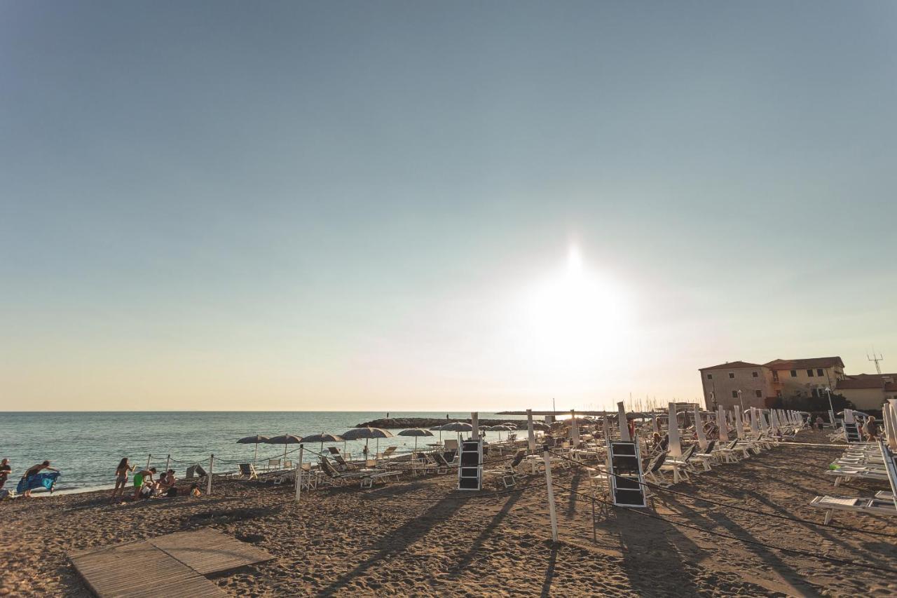 Via Siena 4 - Suites & Rooms Marina di Cecina Kültér fotó