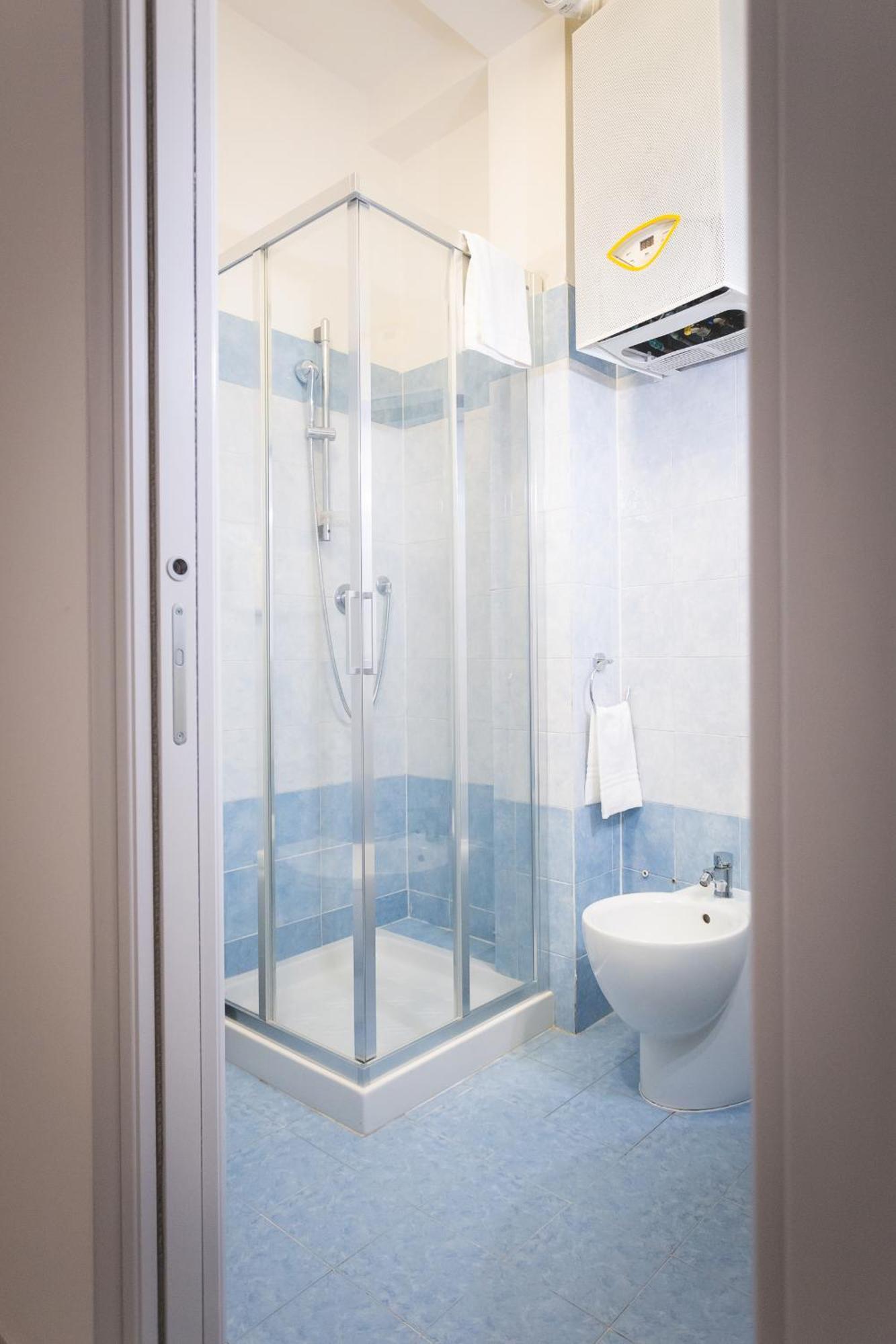Via Siena 4 - Suites & Rooms Marina di Cecina Kültér fotó