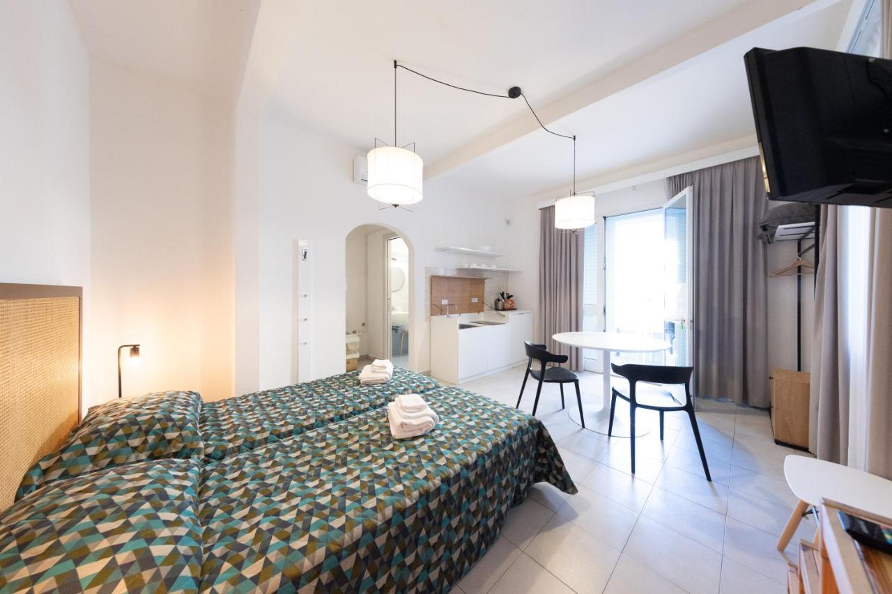 Via Siena 4 - Suites & Rooms Marina di Cecina Kültér fotó
