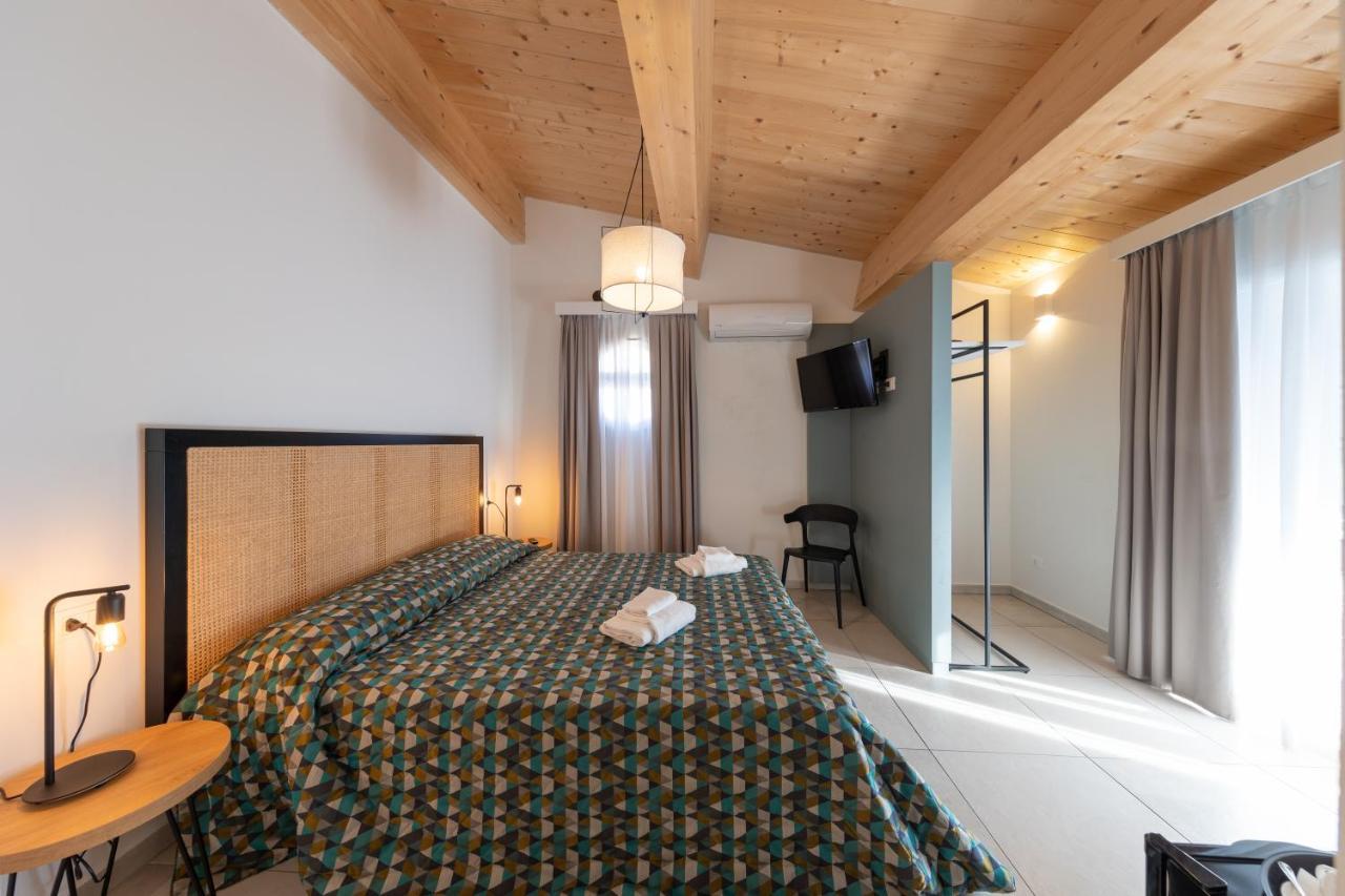 Via Siena 4 - Suites & Rooms Marina di Cecina Kültér fotó