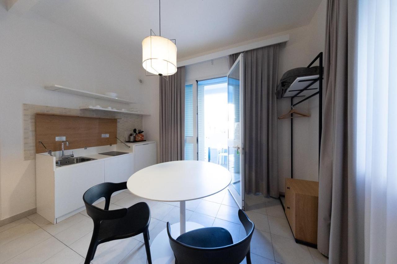 Via Siena 4 - Suites & Rooms Marina di Cecina Kültér fotó